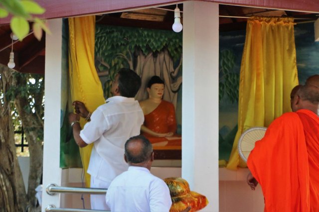 කාර්යාලයීය පරිශ්‍රයේ ඉදිකළ අභිනව බුදු මැදුර විවෘත කිරීම