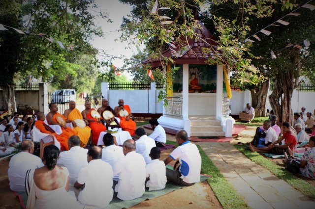 කාර්යාලයීය පරිශ්‍රයේ ඉදිකළ අභිනව බුදු මැදුර විවෘත කිරීම