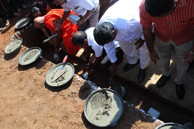 කාර්යාලයීය නව ගොඩනැගිල්ල සඳහා මුල්ගල් තැබීම